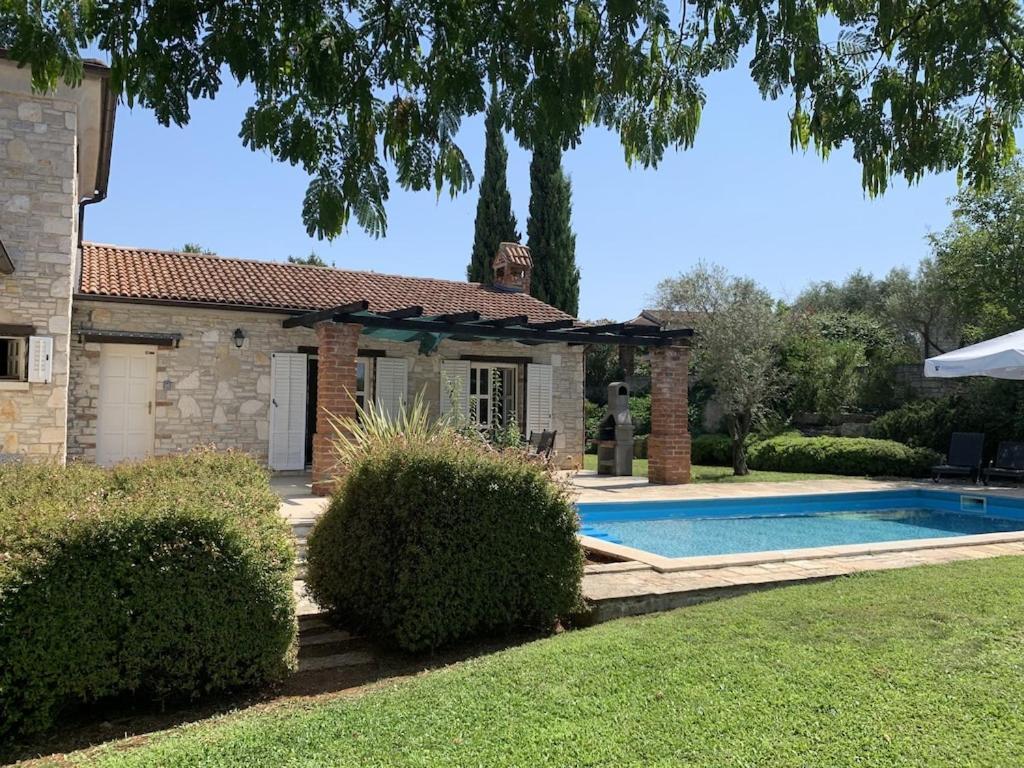 Villa Melissa - Istrisches Steinhaus Mit Pool In Guter Lage Sveti Lovrec Pazenaticki Екстер'єр фото